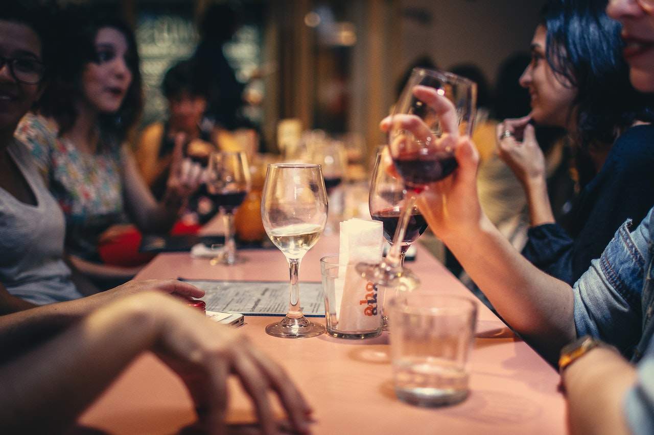 Drinking more than 5 glasses of wine per week damages DNA and accelerates ageing